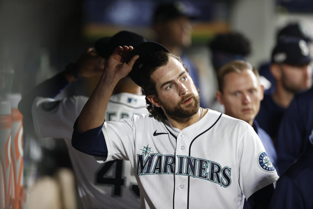 Despite being eliminated from postseason, Mariners fans show their support  at final game of season