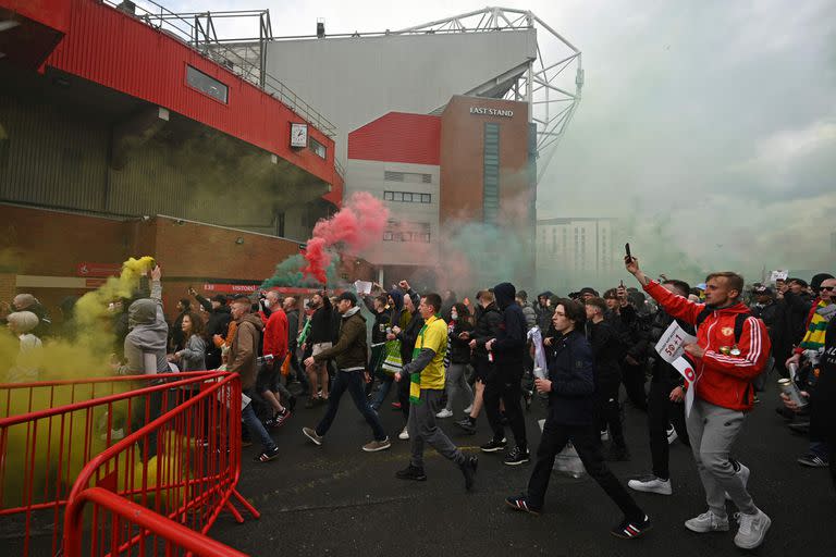 Hinchas de Manchester United se opusieron a la Superliga europea y hasta se pusieron en contra de sus clubes