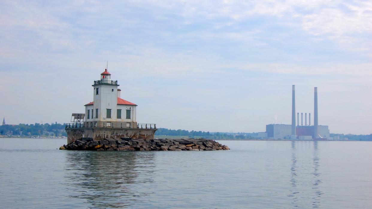 Oswego Harbor West Pierhead Lighthouse at Lake Ontario, Oswego, New York State, USA.