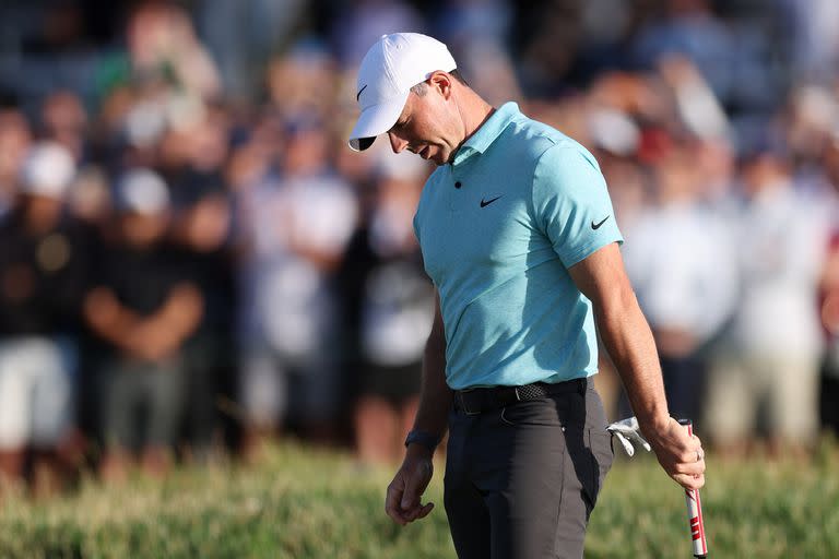 La frustración de Rory McIlroy, que quedó a las puertas del título en Los Angeles; de todas maneras, sigue dando mucha pelea