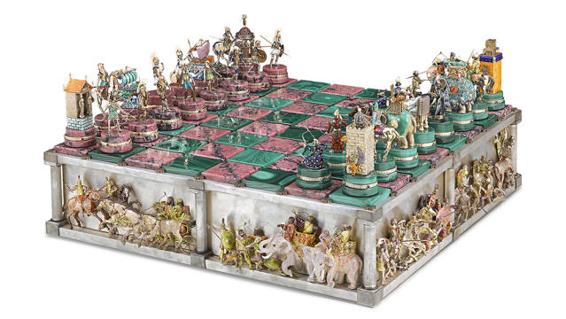 This Bonkers, One-of-a-Kind Chess Set Took 10 Years to Make. Now It Could  Be Yours for $1.9 Million.