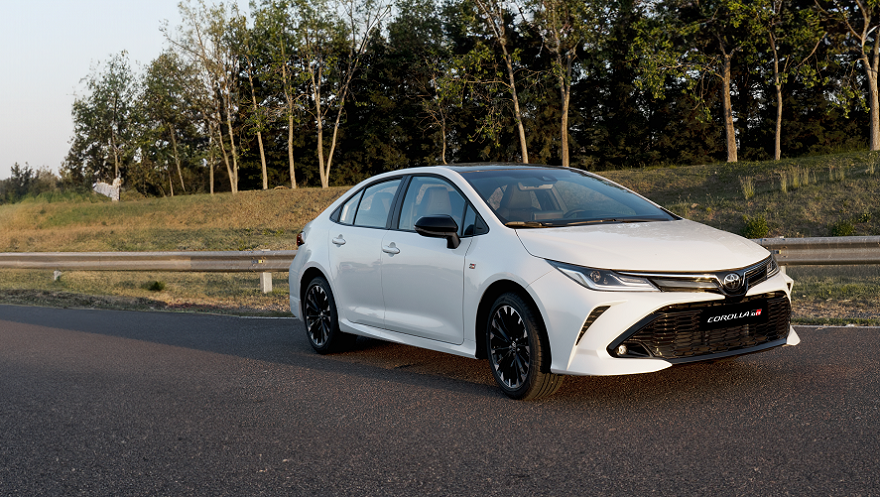 El nuevo Corolla GR Sport incorpora llantas oscurecidas.