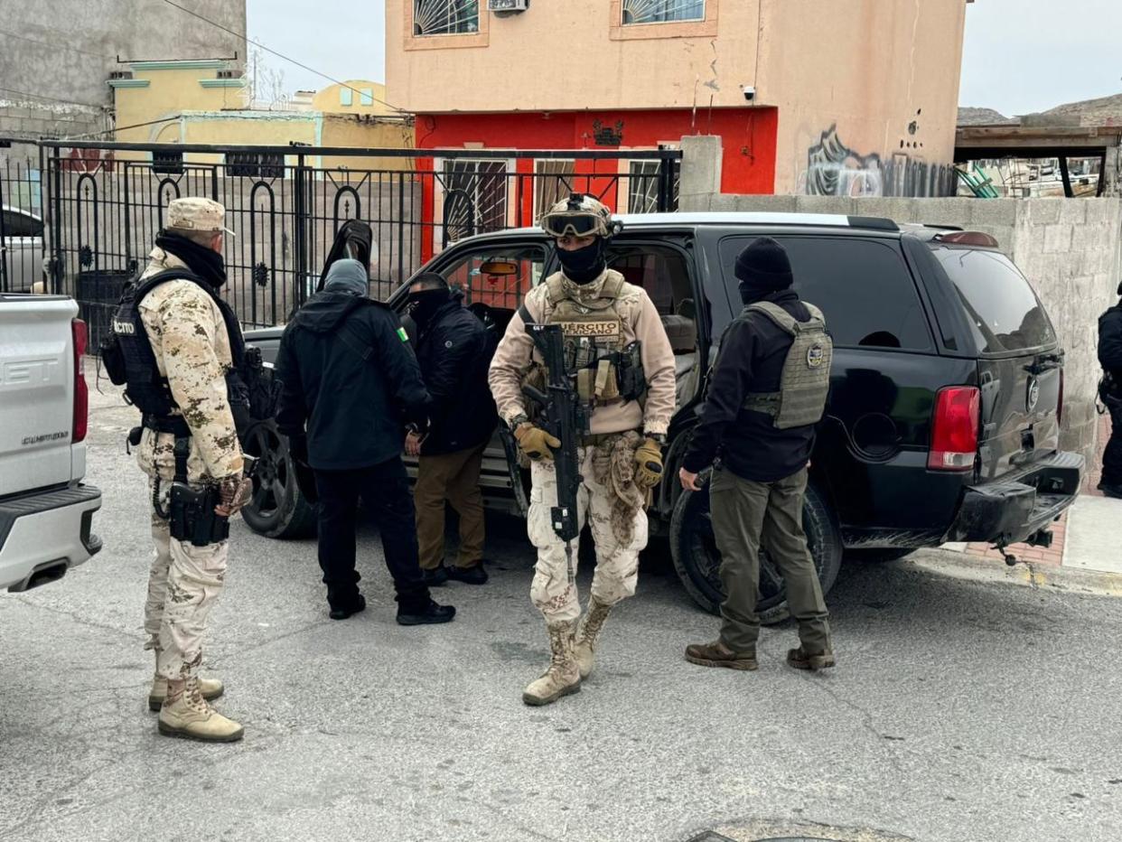 Mexican army soldiers and Chihuahua state police raided 16 locations simultaneously during an anti-crime operation on Friday, Feb. 9, in Juárez.