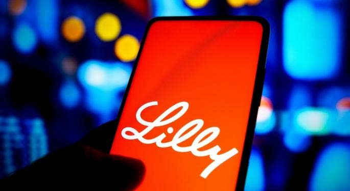 Acciones de Eli Lilly (LLY) suben tras aprobación de Kisunla