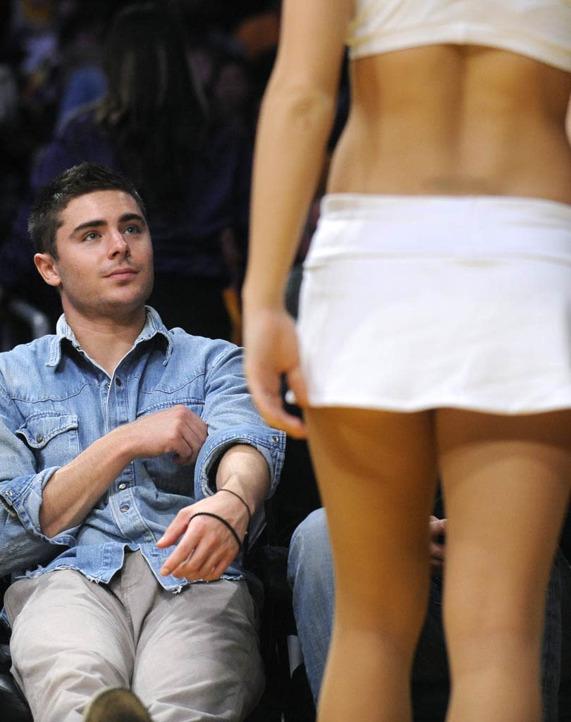 Efron Zac Lakers Game