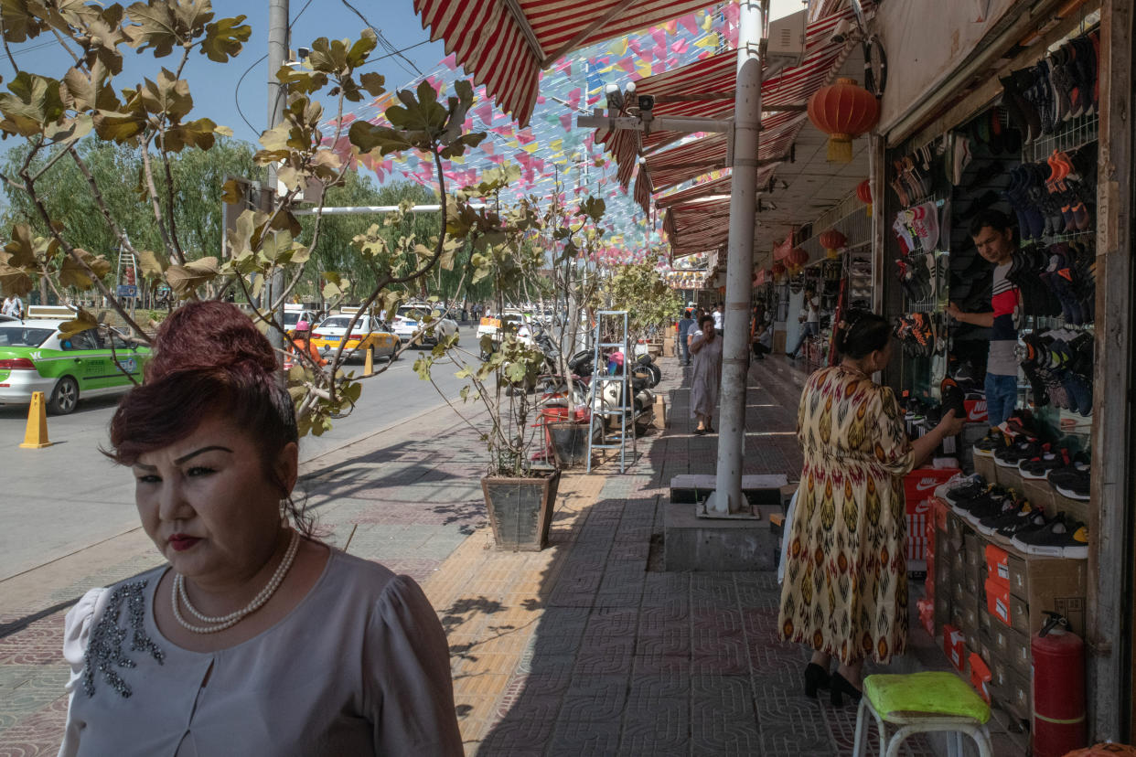 El exterior de un bazar en Kasgar, en la región china de Sinkiang, el 7 de agosto de 2019. (Gilles Sabrié/The New York Times)