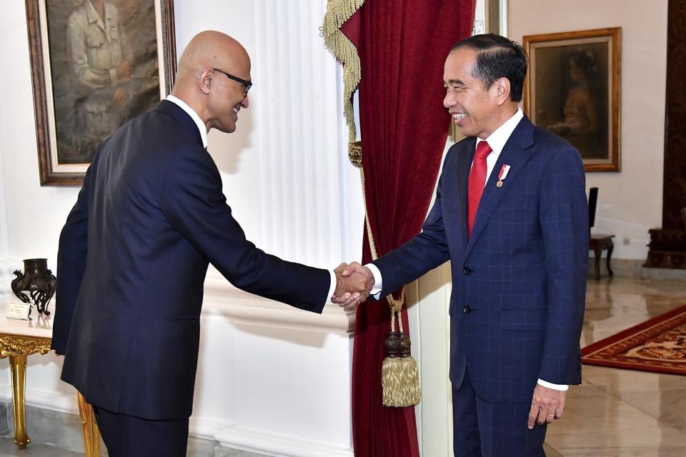 In this photo released by Indonesian Presidential Palace, Microsoft CEO Satya Nadella, left, shakes hands with Indonesia President Joko Widodo during a meeting at Merdeka palace in Jakarta, Indonesia, Tuesday, April 30, 2024. Microsoft will invest $1.7 billion over the next four years in new cloud and AI infrastructure in Indonesia, the single largest investment in Microsoft’s 29-year history in the country, said Nadella, on Tuesday. (Vico/Indonesian President Palace via AP)
