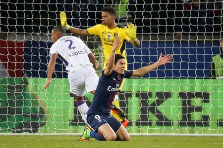 Football Soccer - Paris Saint Germain FC v Toulouse - French Ligue 1 - Parc des Princes stadium, 19/2/2017. Edinson Cavani of Paris Saint Germain FC reacts REUTERS/Charles Platiau