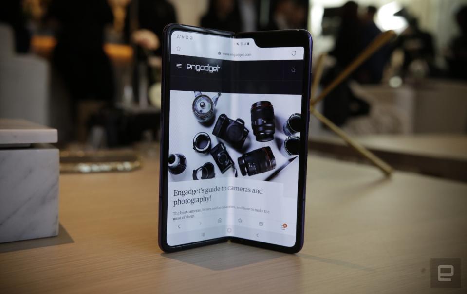 Early Samsung Galaxy Fold adopters might be in for a surprise, judging by somejournalists who reported some serious issues with their review units