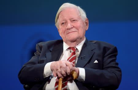 The 95-years old former German Chancellor Helmut Schmidt smiles after his speech at his birthday party, organized by German weekly magazine "Die Zeit", in a theater in Hamburg, January 19, 2014. REUTERS/Fabian Bimmer/Files