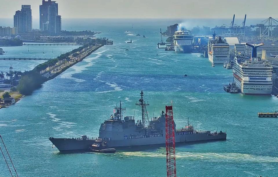 USS Leyte Gulf arriving for Fleet Week Miami.