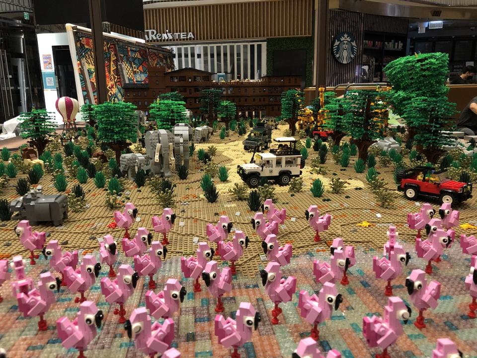 《動物大遷徙互動LEGO 創意場景》，配合不同燈光效果展現動物大遷徙多個不同景象，相當細緻。
 
