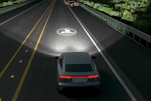 Hyundai Mobis開發高解析車頭燈，能在黑暗道路投射虛擬人行協道