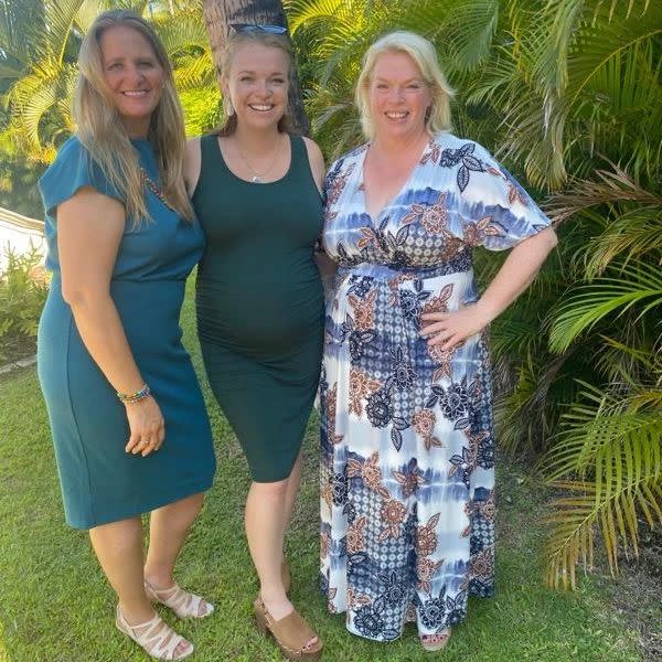 Christine, Janelle and Maddie posed for a cute photo while vacationing in Hawaii together in September 2022.
