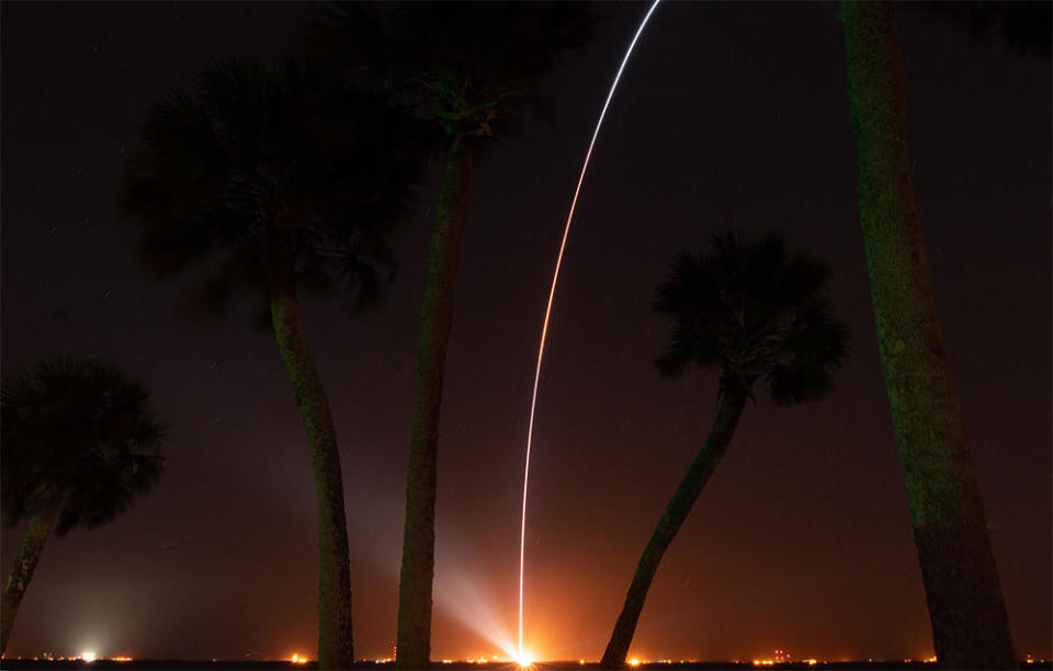 A time exposure captures the brilliant exhaust plume of the methane-burning Terran 1 rocket as it thundered away from the Cape Canaveral Space Force Station. / Credit: William Harwood/CBS News