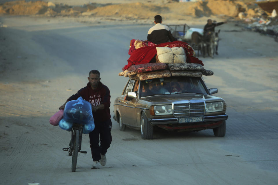 Palestinians flee the Israeli ground offensive in Khan Younis, Gaza Strip, Monday, Dec. 18, 2023. (AP Photo/Mohammed Dahman)