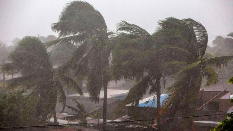 Eta impactó este martes al sur de Puerto Cabezas, en el noreste de Nicaragua, como un huracán de categoría 4 y vientos de entre 220 y 240 kilómetros por hora.