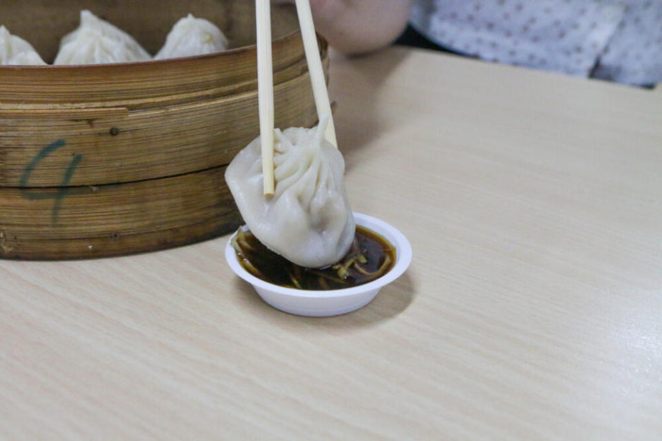 Hong Peng La Mian Xiao Long Bao - Xiao Long Bao dipped