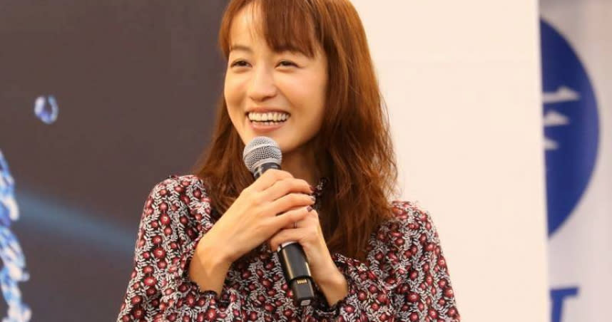 日本傳奇AV女優及川奈央傳出離婚消息。（圖／翻攝自FB）