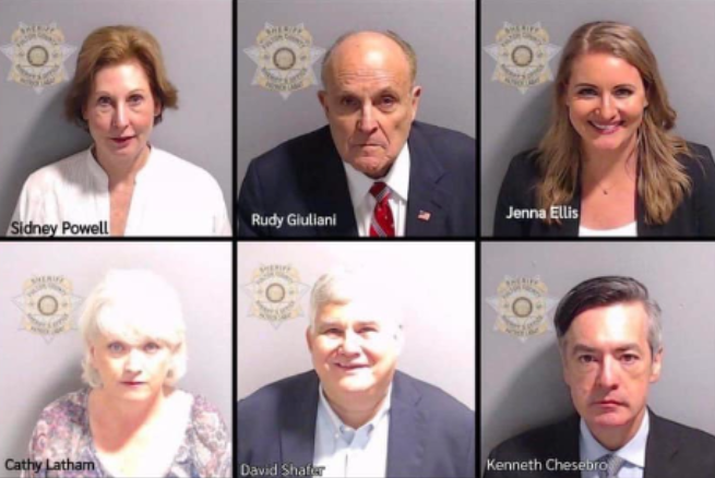 Trump : les premiers « mugshots » de ses co-prévenus sont arrivés, dont celui de Rudy Giuliani