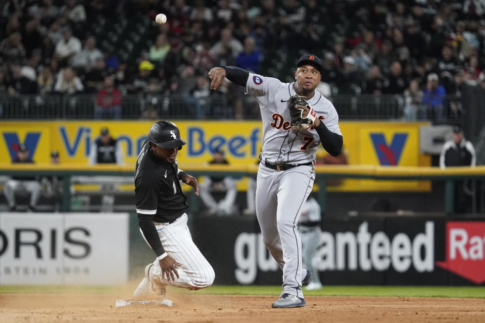 Detroit Tigers second baseman Jonathan Schoop, right, throws out Chicago White Sox's Jose Abreu at first after forcing out Elvis Andrus at second base during the fifth inning of a baseball game in Chicago, Friday, Sept. 23, 2022. (AP Photo/Nam Y. Huh)