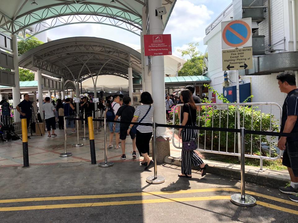 People queueing to pay respects to Aloysius Pang at his memorial on 26 January at Macpherson Lane. (PHOTO: Yahoo Lifestyle Singapore)