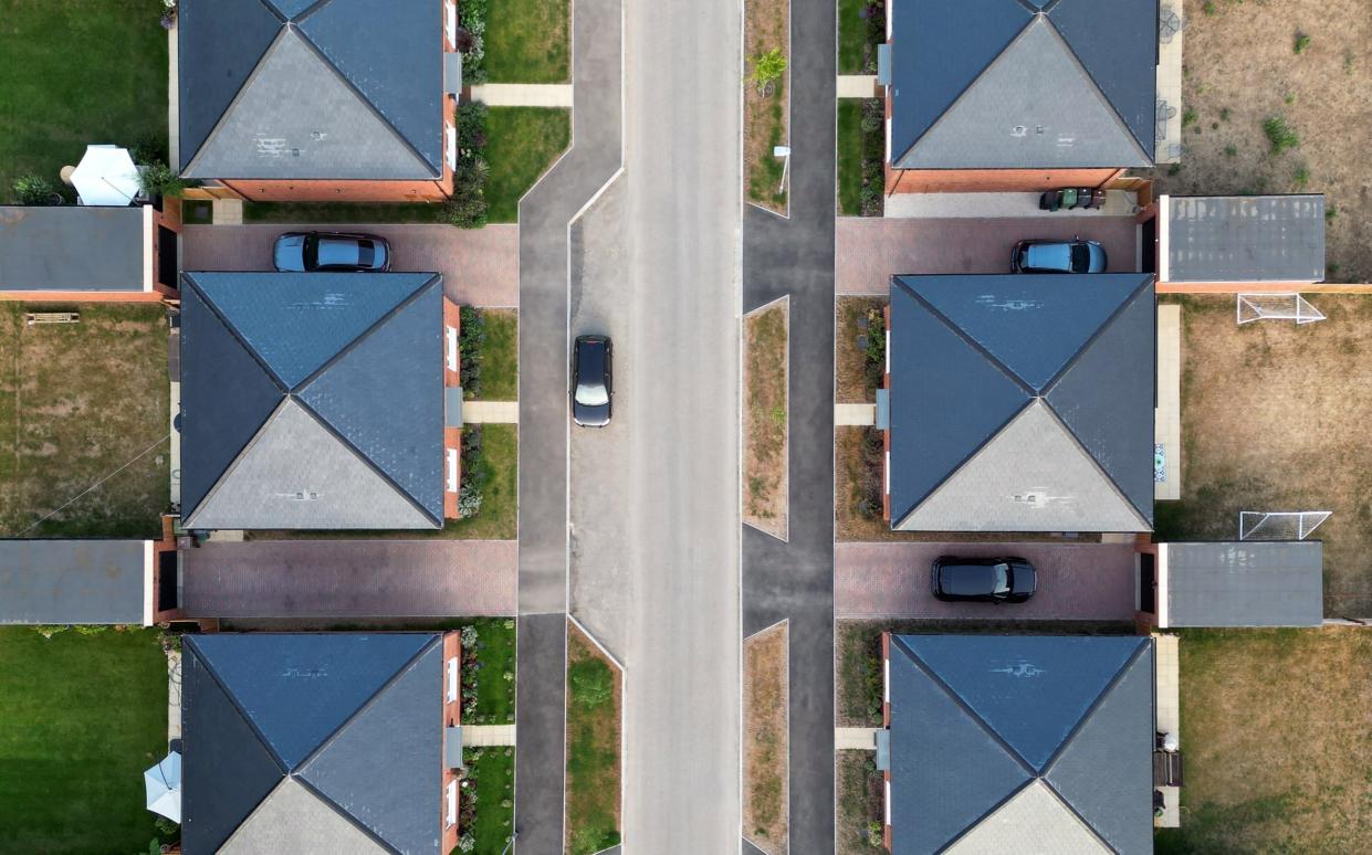 Overhead aerial view of newly built detached homes - Richard Newstead/Moment RF