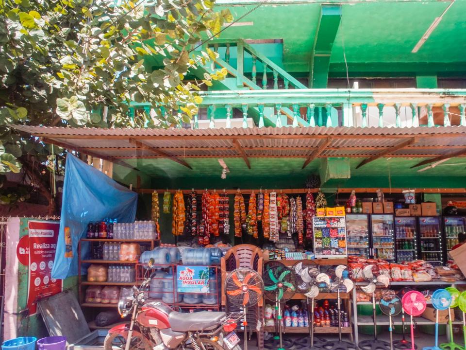 An outdoor market in Roatan, Honduras