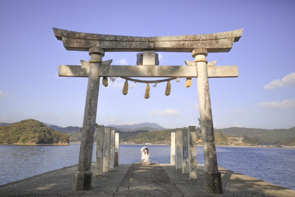 以浮在海上的鳥居，在社群媒體爆紅的鳴無神社。