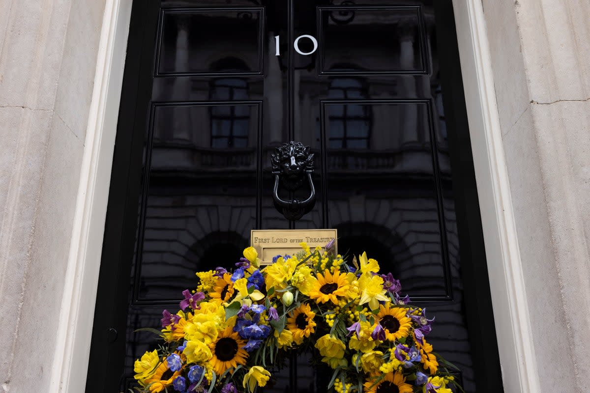 A Ukrainian themed Wreath to mark the one year anniversary of the Russian invasion of Ukraine sits on the door of 10 Downing Street. (Simon Dawson / No10 Downing Street)