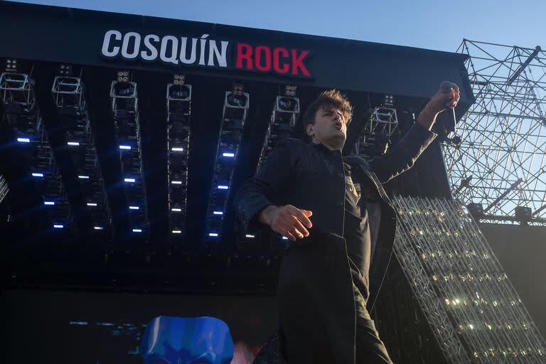 Andrés Ciro Martínez, uno de los grandes protagonistas de la segunda y última jornada del Cosquín Rock 2024