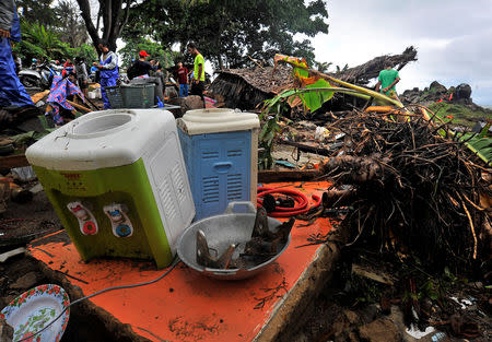 Residents search for victims among the ruins of collapsed houses after the area was hit by a tsunami at Carita beach in Padeglang, Banten province, Indonesia, Decemnber 23, 2018 in this photo taken by Antara Foto. Antara Foto/Asep Fathulrahman/ via REUTERS