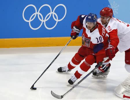 Ice Hockey - Pyeongchang 2018 Winter Olympics - Men Semifinal Match - Czech Republic v Olympic athletes from Russia - Gangneung Hockey Centre, Gangneung, South Korea - February 23, 2018 - Czech Republic's Roman Cervenka and Olympic athletes from Russia's Artyom Zub in action. REUTERS/Grigory Dukor