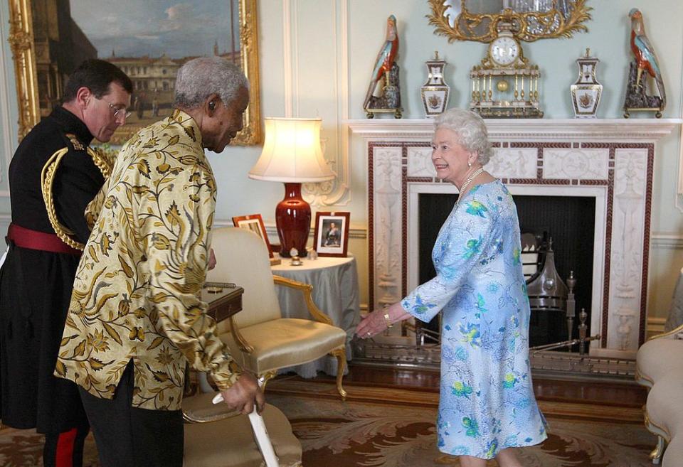 <p>Queen Elizabeth chats with Nelson Mandela, who was celebrating his 90th birthday.</p>