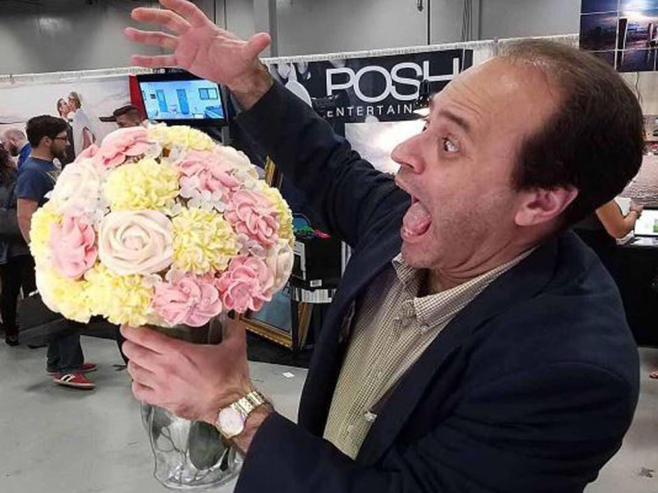 Fast zu schön, um reinzubeißen: Bereits ab 59 US-Dollar ist ein solches Blumenbouquet aus leckeren und ansehnlichen Cupcakes im "Baked Bouquet" erhältlich. (Bild-Copyright: thebakedbouquet/Instagram)