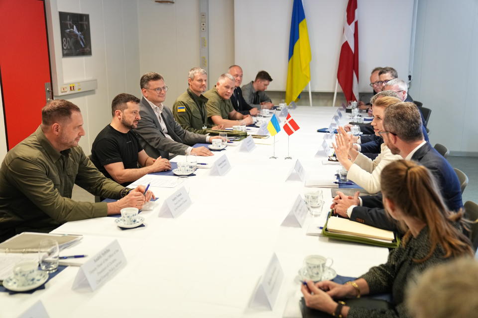 Ukrainian President Volodymyr Zelenskyy, second left, meets with Denmark's Prime Minister Mette Frederiksen, center right, Foreign Minister Lars Loekke Rasmussen and Defense Minister Jakob Ellemann-Jensen, 2nd right, at Skrydstrup Airbase in Vojens, Denmark, Sunday, Aug. 20, 2023. (Mads Claus Rasmussen/Ritzau Scanpix via AP)