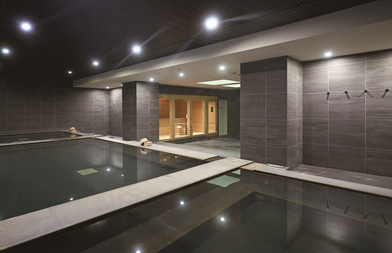 偌大的二樓日式裸湯池享泡湯樂趣 。攝影/李文欽                              