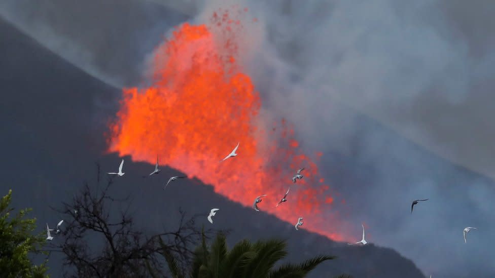 Volcán de La Palma en erupción