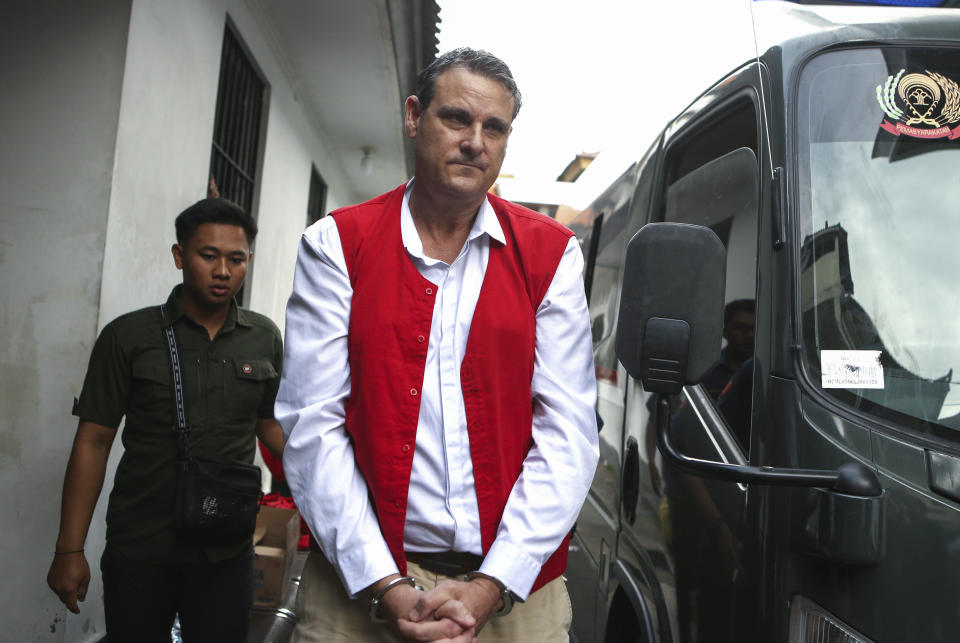 Australian Troy Smith, who is accused of drug possession, walks to a courtroom for his trial at Denpasar district court, Bali, Indonesia on Thursday, June 27, 2024. Indonesian police arrested Smith on April 30 after he was allegedly caught with methamphetamine in his hotel. (AP Photo/Firdia Lisnawati)