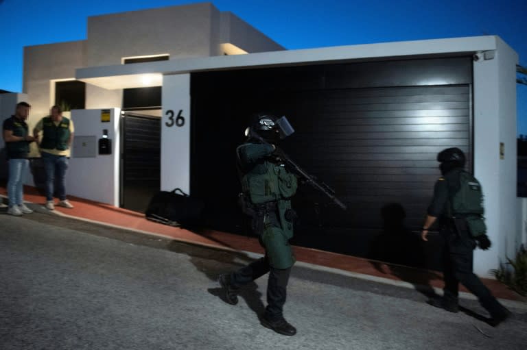 Heavily armed police carry out an operation against drug trafficking in Mijas near Marbella, a hub for international crime (JORGE GUERRERO)
