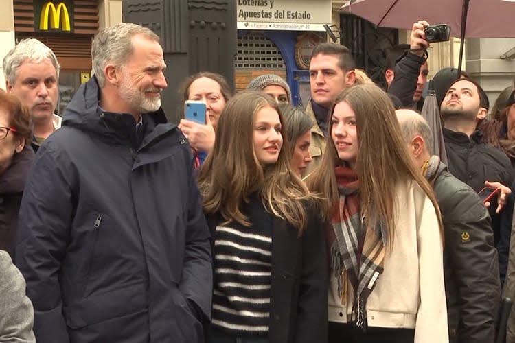 El rey Felipe, la reina Letizia y sus hijas Leonor y Sofía de Borbón en la Semana Santa de Madrid