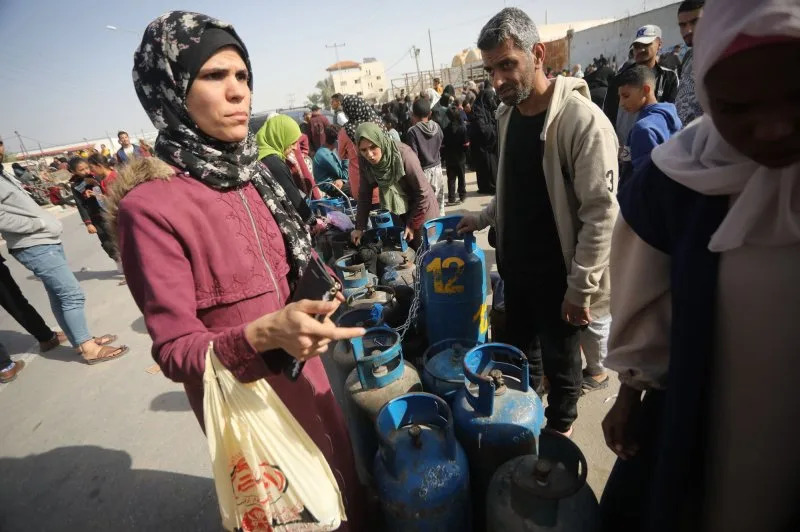 Palestinians queue in front of a gas station to fill their kitchen cylinders, in Rafah, southern Gaza, on Sunday, November 26, 2023 after the arrival of 150 trucks of aid supplies to the Gaza Strip. Aid arrived for the first time in 49 days as part of the 4-day humanitarian pause for prisoner exchange between the Israeli army and Palestinian group Hamas in Gaza Strip. Photo by Ismail Muhammad/UPI