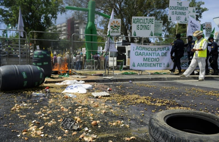 Unos agricultores se manifiestan en la ciudad española de Mérida el 1 de junio de 2010, durante una reunión informal de ministros de la Unión Europea (Cristina Quicler)