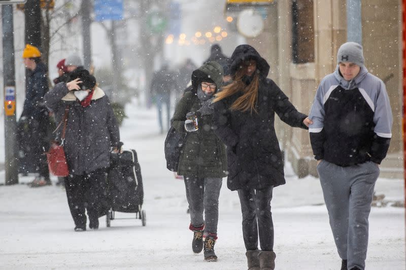 Cold weather front hits Toronto