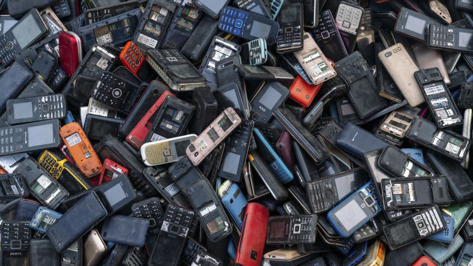 End-of-life mobile phones sold for parts and recycling in Old Fadama, Accra, Ghana, February 7, 2023. - Muntaka Chasant for Fondation Carmignac