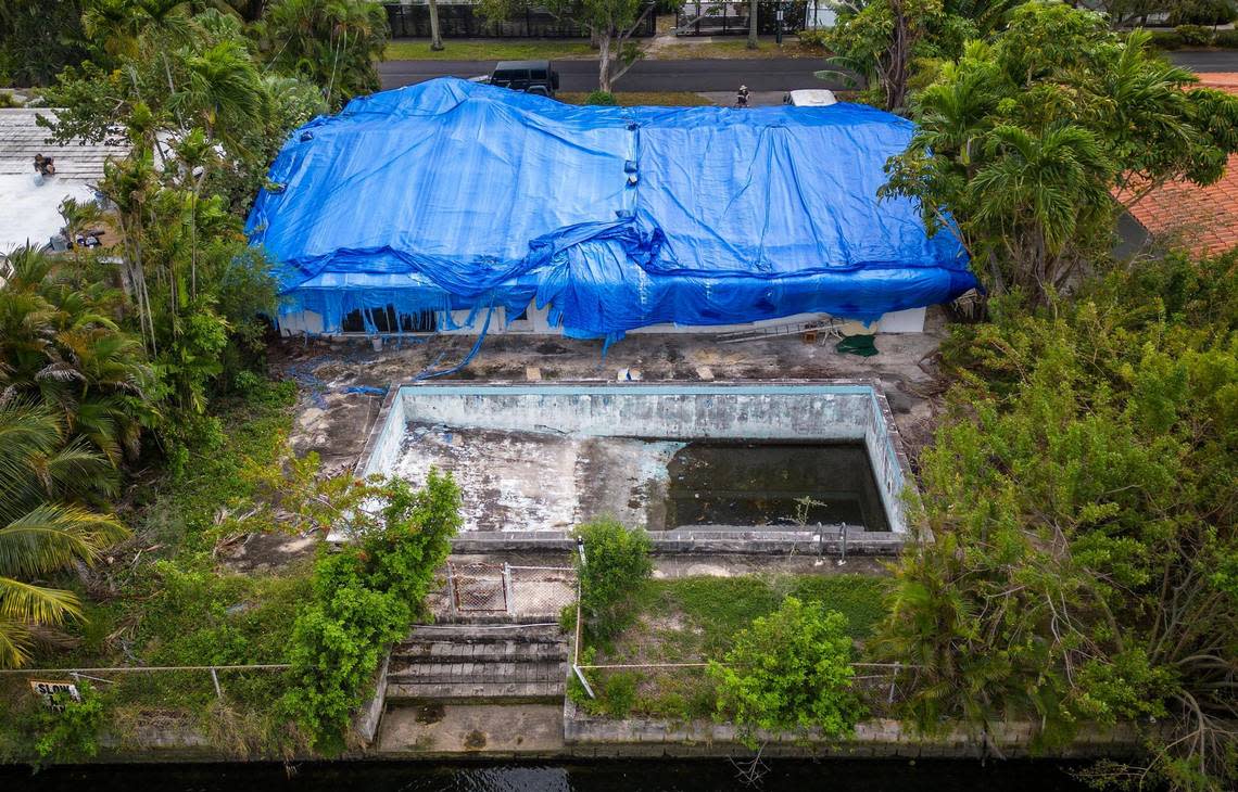 A birdseye view of Kenneth Heller’s North Miami home. The home, which the family built in the 1950s, is deteriorating, and the roof is in bad shape, but Heller, a veteran of the U.S. Marine Corps, does not have the money to fix it. Pedro Portal/pportal@miamiherald.com