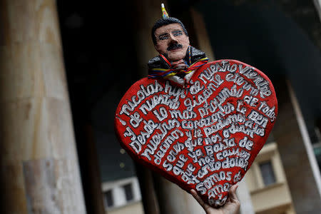 A supporter holds a figure of Venezuela's re-elected President Nicolas Maduro outside the National Electoral Council (CNE), in Caracas, Venezuela May 22, 2018. REUTERS/Carlos Garcia Rawlins