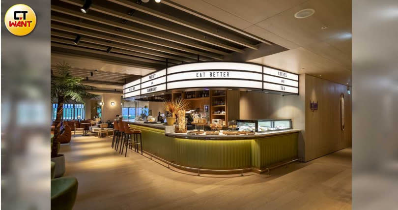 餐廳入口的咖啡吧為空間帶來活力氛圍。