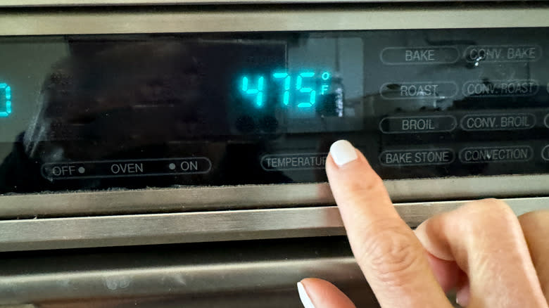 setting oven temperature 