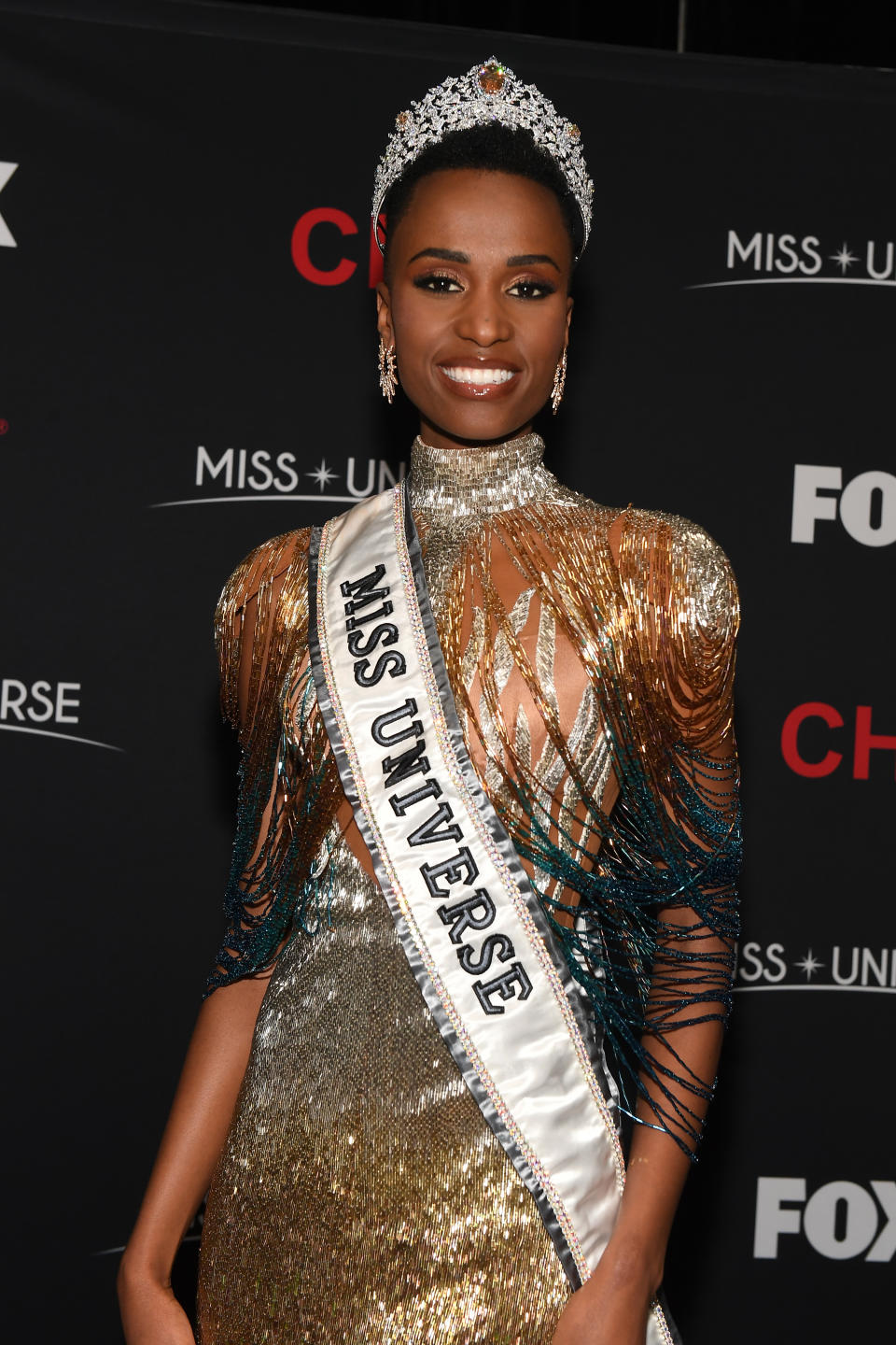 Zozibini Tunzi est la troisième candidate originaire d'Afrique du Sud à remporter le titre de Miss Univers. Avant elle, la couronne avait été décernée à Margaret Gardiner en 1978 et à Demi-Leigh Nel-Peters en 2017. (Photo by Paras Griffin/Getty Images)